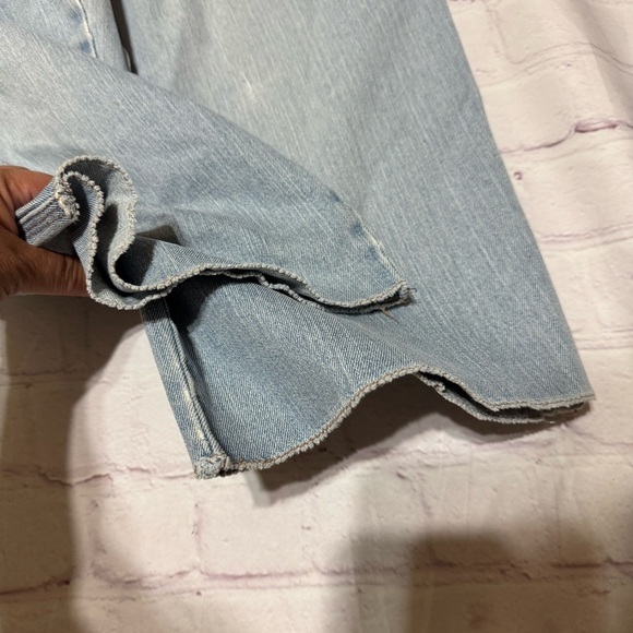 Levi’s 515 Capri Light Blue lightly distressed Denim jeans Women’s Plus size 40 - Picture 13 of 15